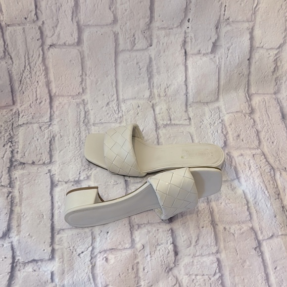 🔵”LIKE NEW” Marc Fisher Chic White Woven Slide Sandals - Picture 5 of 14